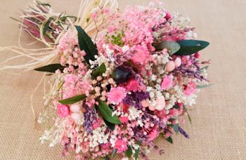 Ramo novia olivo con flores rosas y lavanda
