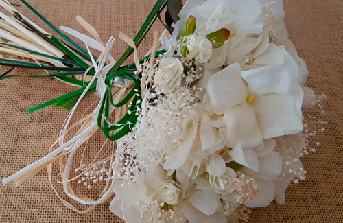 Ramo novia hortensias preservadas blanco | Flores en el Pelo